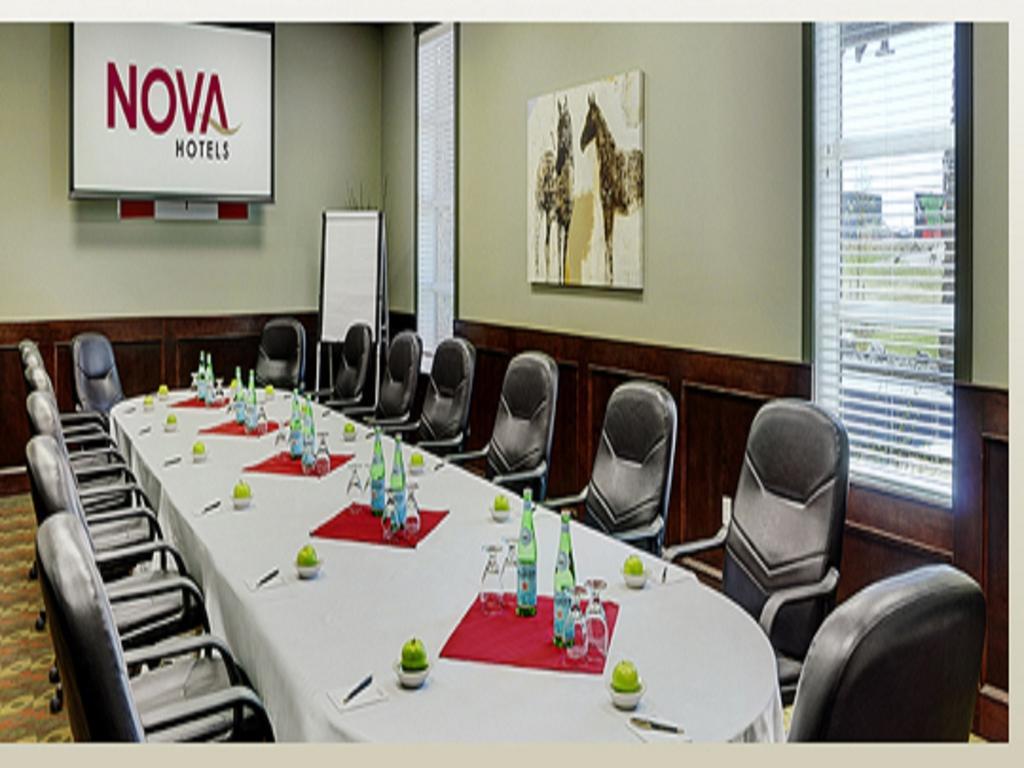 Chateau Nova Hotel 麦克默里堡 外观 照片